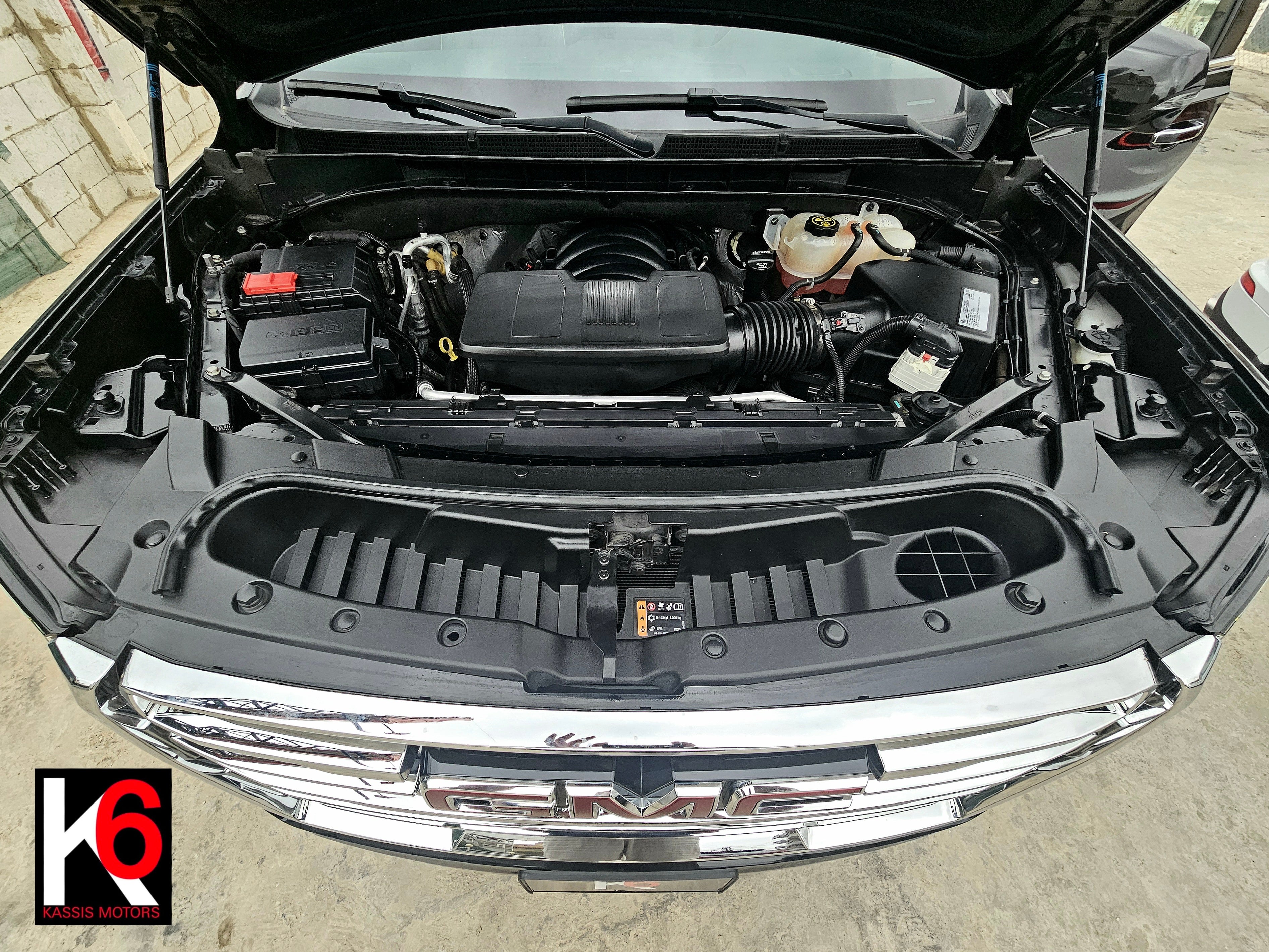 GMC YUKON SLT - V8 - 2021