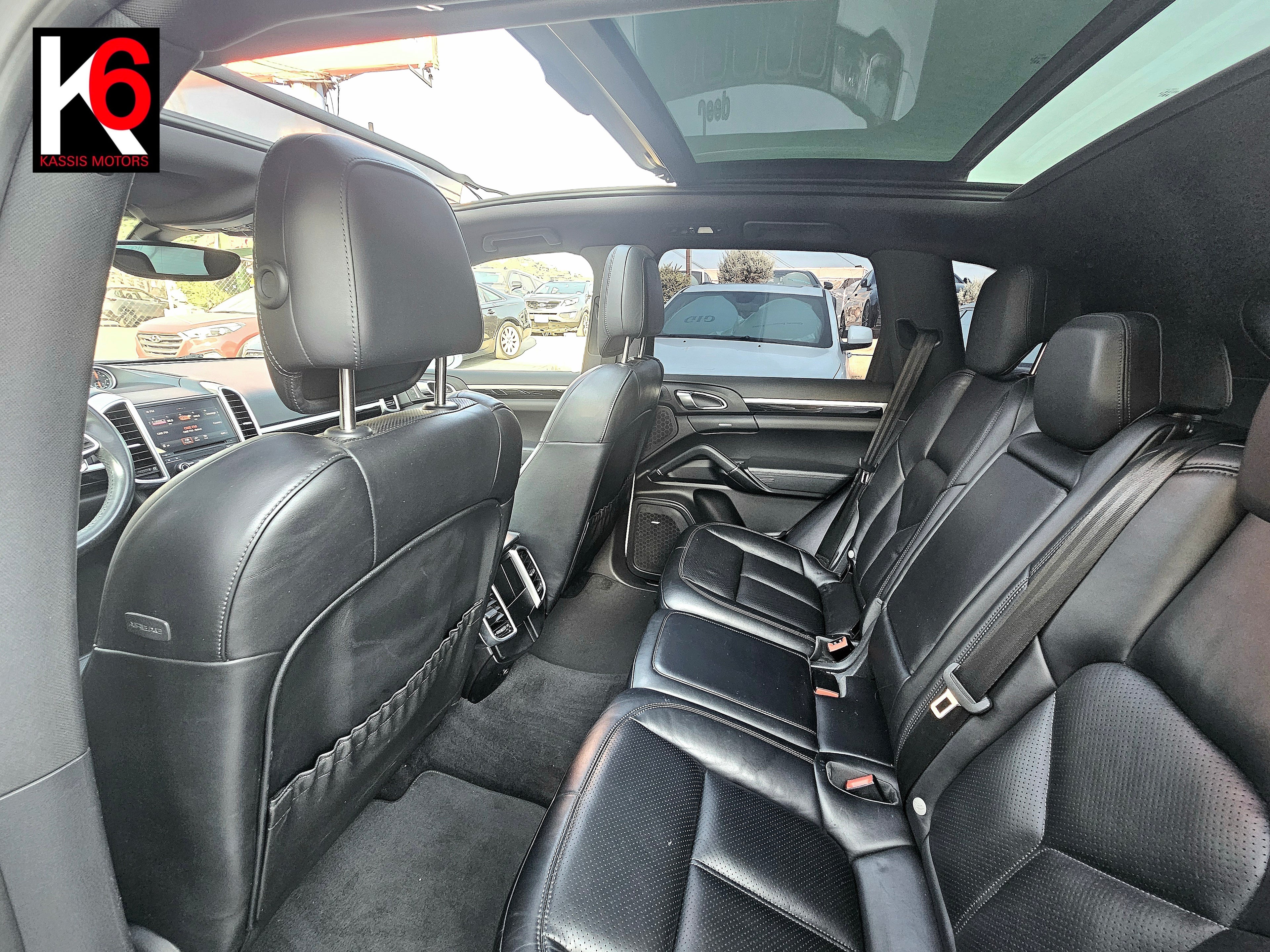 PORSCHE CAYENNE PLATINUM- V6 - 2017