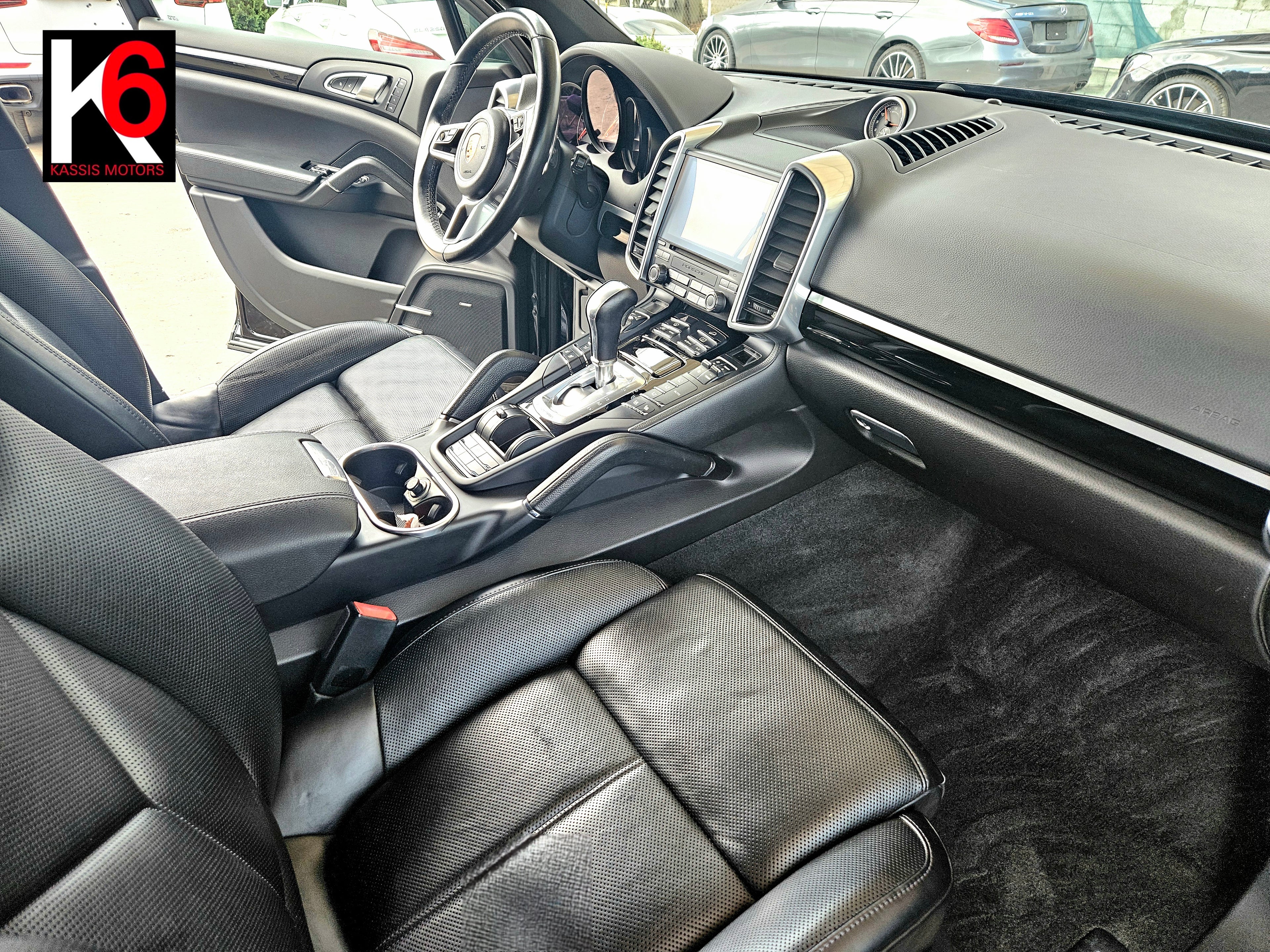 PORSCHE CAYENNE PLATINUM V6- 2018