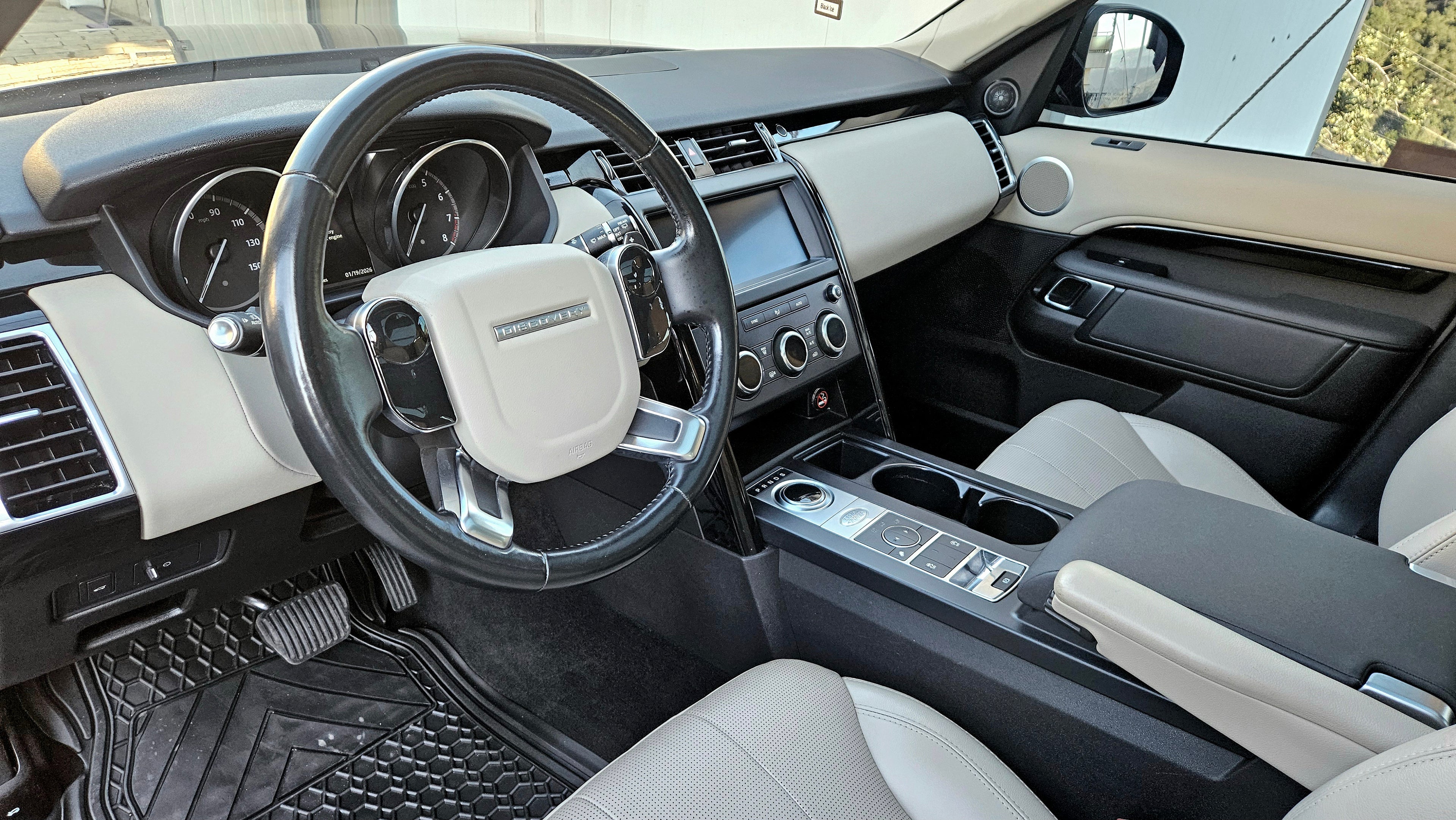 LAND ROVER DISCOVERY SE-2019-V6 SUPERCHARGED