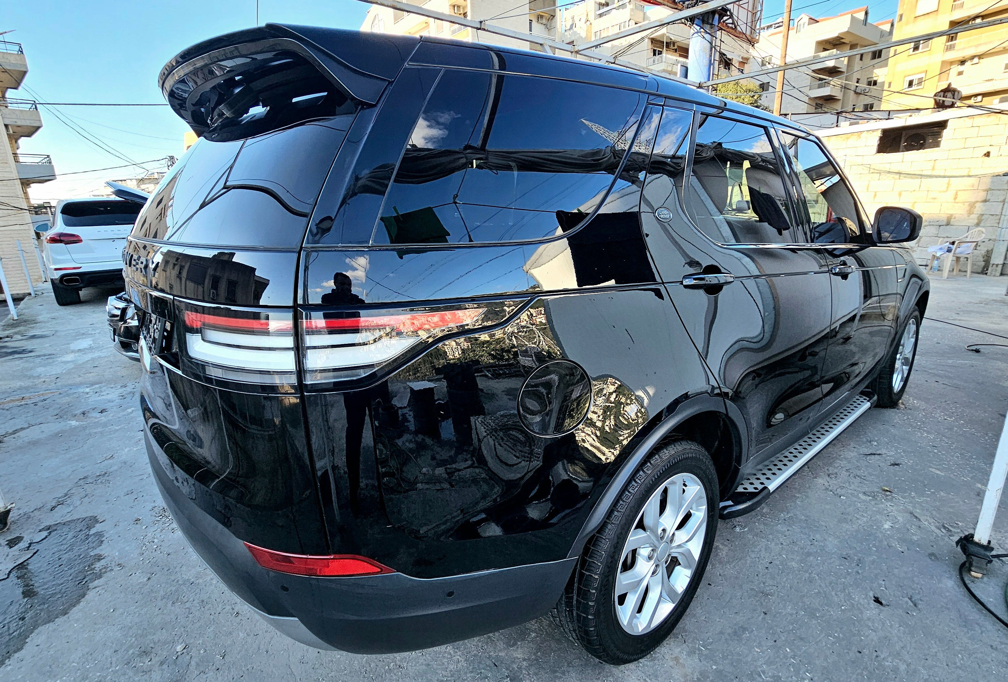 LAND ROVER DISCOVERY SE-2019-V6 SUPERCHARGED